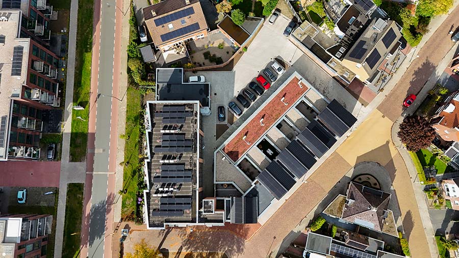 Gerealiseerd project: De Marke Wierden 5 levensloopbestendige woningen en 12 appartementen door STEK Vastgoed foto van bovenaf