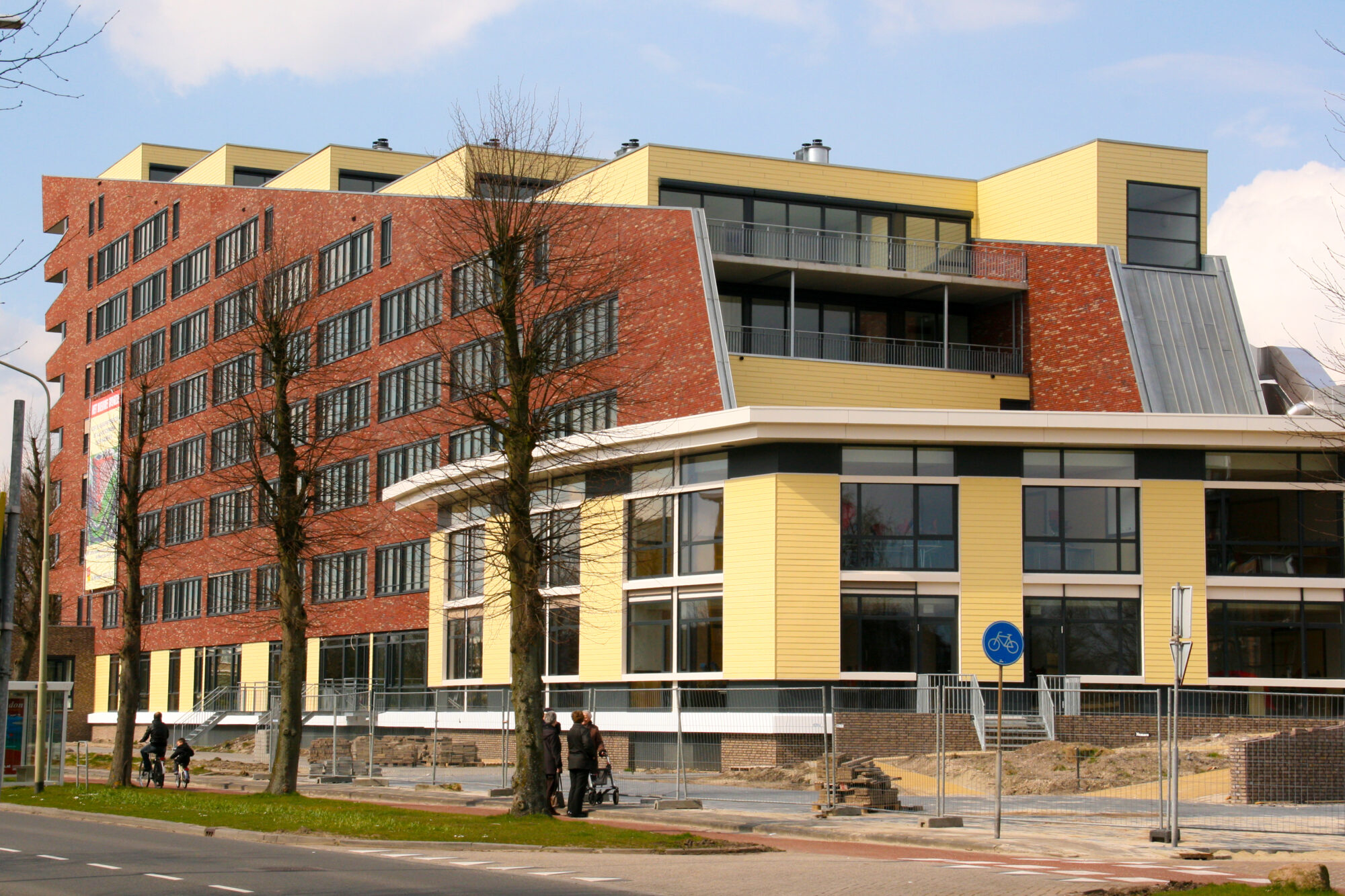 Achterzijde Maturia Gezondheidsplein in Assen aan de Thorbecklaan