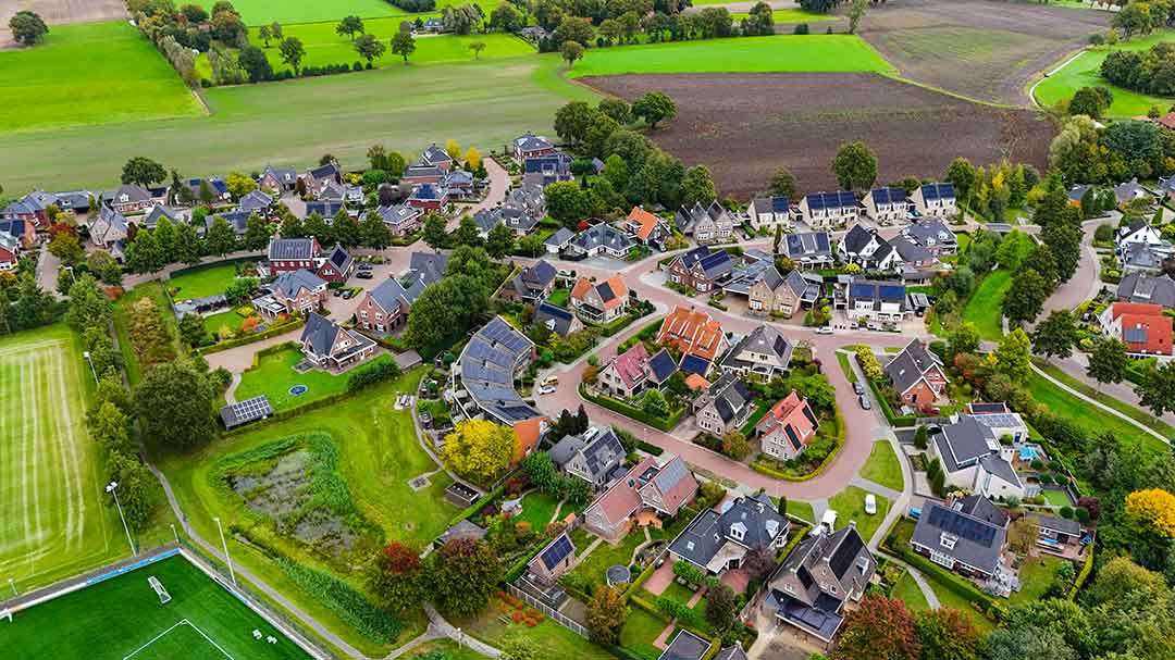 woonwijk De Eschenhoek in Tubbergen drone foto STEK Vastgoed