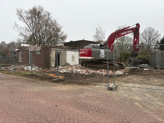Start sloop Steenhouwershof Hoogeveen kraan