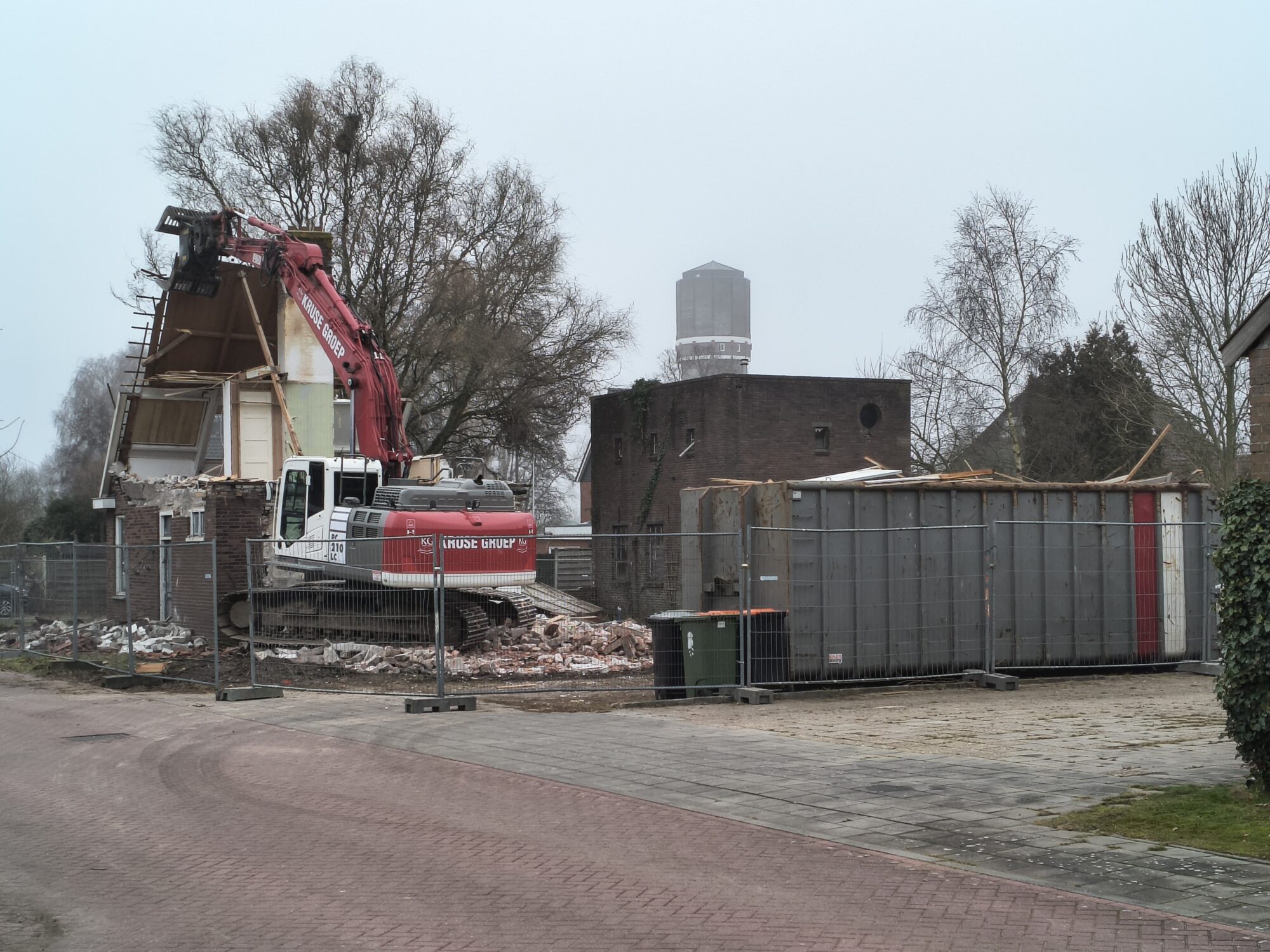 Start sloop Steenhouwershof Hoogeveen kraan en puin
